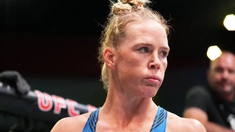 Holly Holm vence por decisión unánime a Yana Santos
