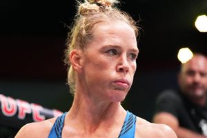 Holly Holm vence por decisión unánime a Yana Santos