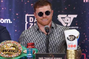 Canelo no cree que Benavidez le pueda ganar: 'No es lo mismo tenerme a mí que a otros'
