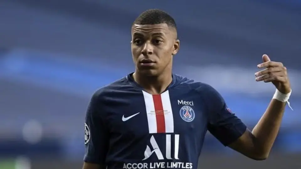 Explotan contra la madre de Mbappé “Si tuviera un agente de verdad ya estaría en Madrid”