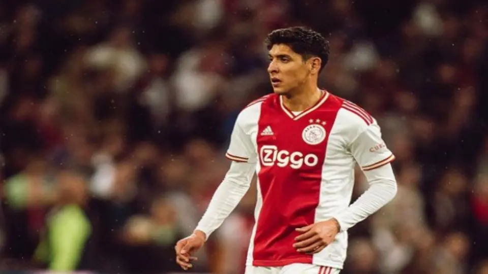 Edson Álvarez mostró su enojo por no poder jugar el duelo ante PSV Eindhoven