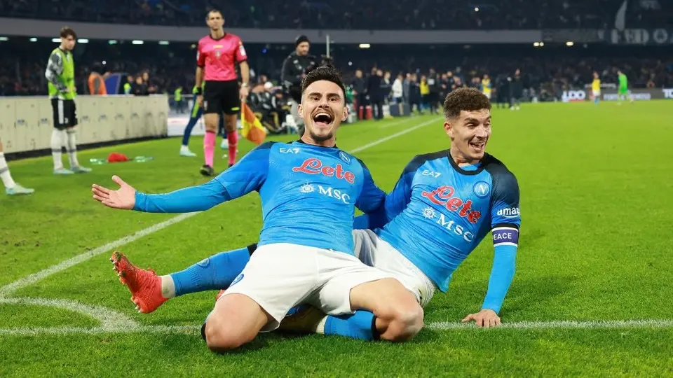 Napoli del Chucky Lozano gana, gusta y golea sobre la Juventus en la Serie A