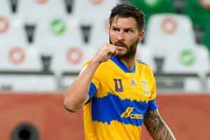 Gignac subastará balones hechos por artesanos huicholes para ayudar a niños de Nuevo León