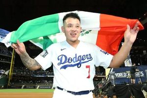Julio Urías: 'Vamos a enseñarle a la afición mexicana que hay más deportes'