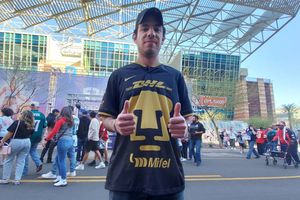 Super Bowl LVII: Alonso, el aficionado que portará la playera de Pumas en el Supertazón