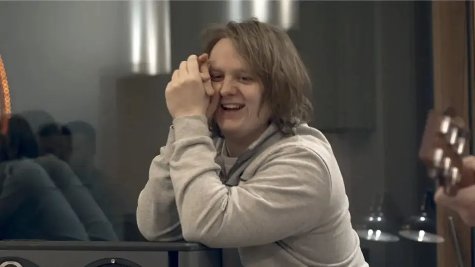 Glastonbury 2023: Lewis Capaldi sufre ataque de Tourette en plena presentación