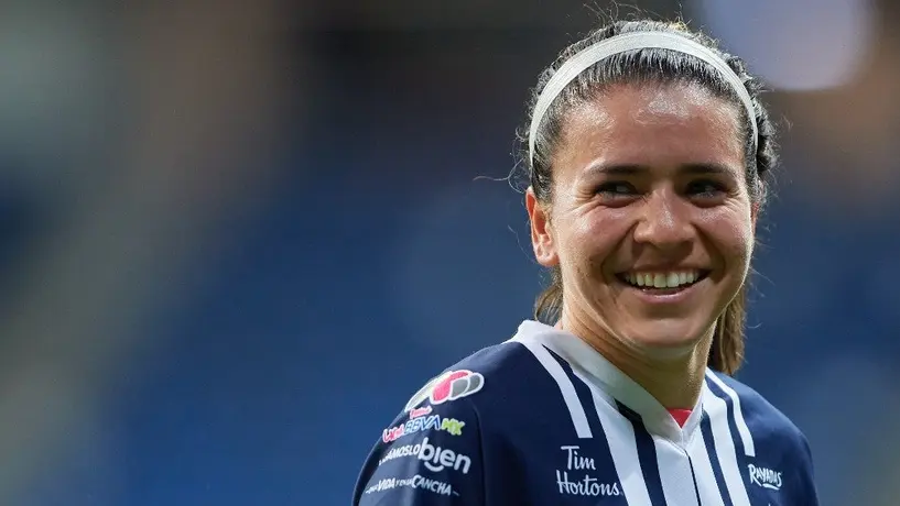 Daniela Solís interrumpe transmisión para pedir que salvaguarden a sus perritos