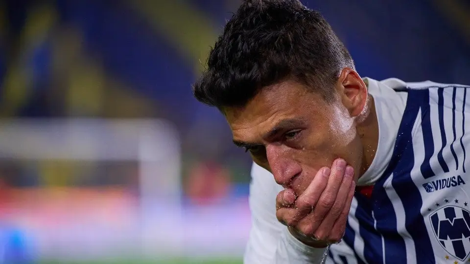 Héctor Moreno sufre accidente automovilístico y será baja de Rayados