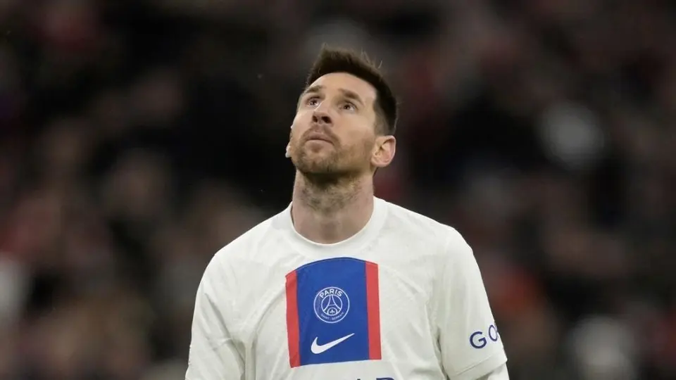 Messi: Fans del PSG insultan al argentino tras saber que dejará al equipo
