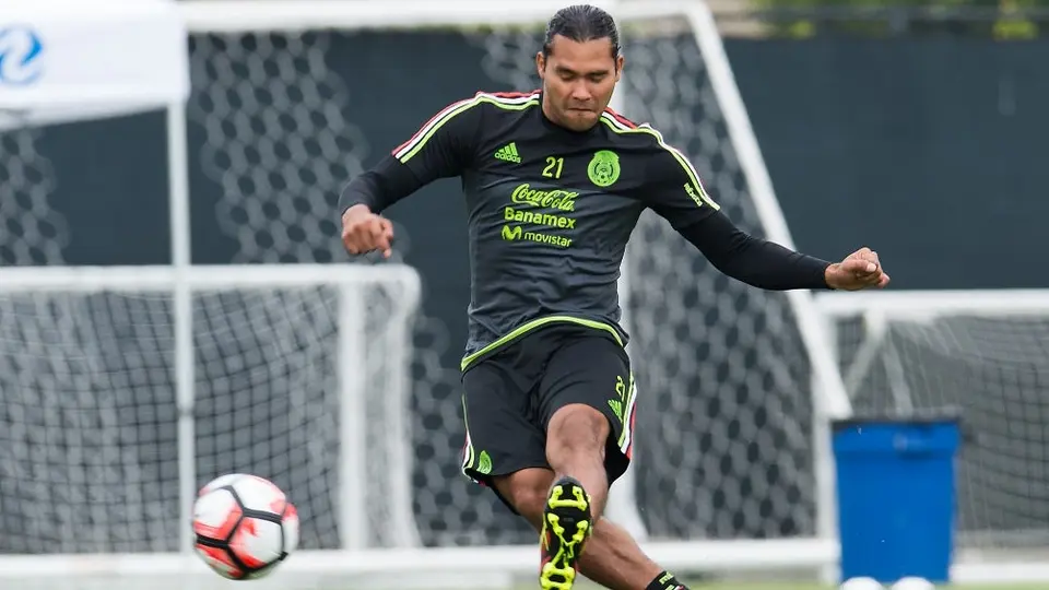 Carlos 'Gullit' Peña oficialmente firmó contrato con Al-Dhaid de Emiratos Árabes
