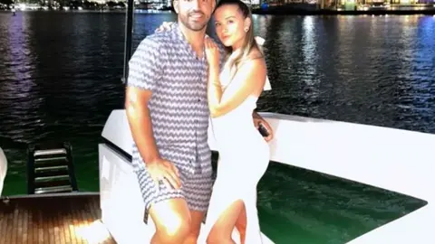 Kun Agüero inició el festejo de sus 35 años acompañado de Sofía Calzetti en una cena romántica