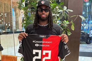 Najee Harris es nuevo fanático del Atlas previo al Clásico Tapatío en Liguilla