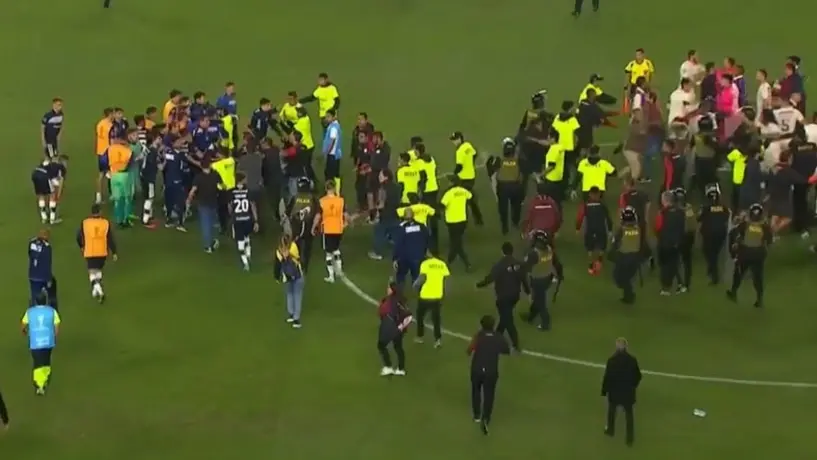 ¡Se armó la campal! Pelea escandalosa entre jugadores de Universitario y Gimnasia