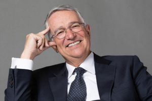 Ricardo Salinas arremete contra Oswaldo Sánchez por pregunta a Lainez y lo llama 'pend...'