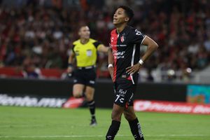 Ozziel Herrera manda "saludo pa' este w..y" mientras convive con aficionados