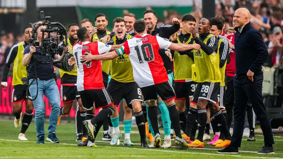 Santi Giménez y el Feyenoord son campeones de la Eredivisie