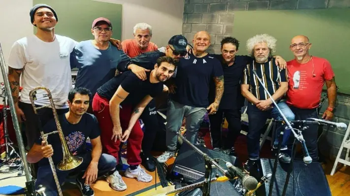 Fabulosos Cadillacs reúnen a 300 mil personas en el Zócalo de la CDMX