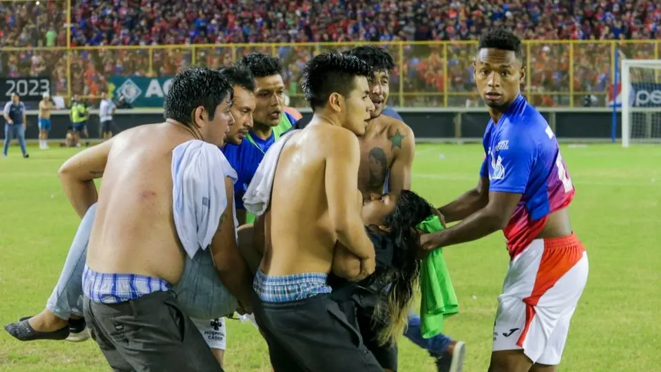 La liga salvadoreña da por terminado su torneo después de la trágica estampida