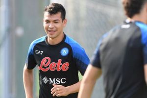 Hirving Lozano: Se hace tatuaje alusivo al PSV y Napoli