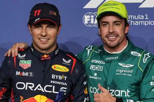 Fernando Alonso 'pide' ayuda a Checo Pérez para su victoria 33: "Necesitaré ayuda de los Red Bull"
