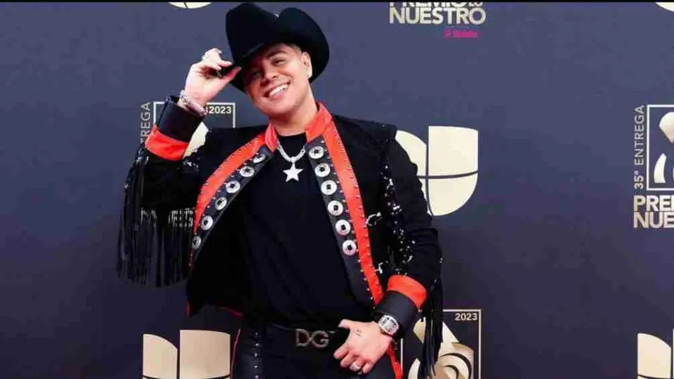 Eduin Caz de Grupo Firme se separa de su esposa; le envía mensaje en Premios lo Nuestro