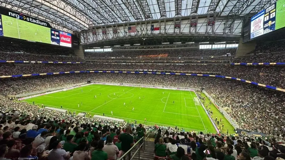 ¡Llegó la reconciliación! La afición mexicana volvió a llenar el estadio para ver al Tri