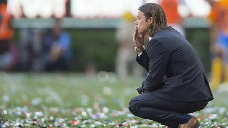 Matías Almeyda se quedó con el balón del campeonato del AEK