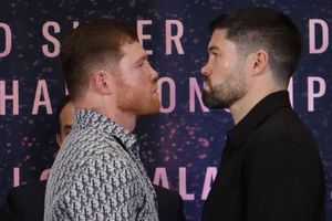 Eddie Hearn sobre le pelea del Canelo en México: "Será una pelea fuera de serie"