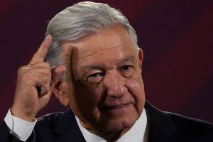 AMLO es nombrado “persona non grata” en Perú