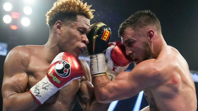 Devin Haney venció por decisión unánime a Vasyl Lomachenko en un resultado polémico