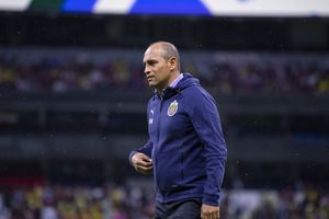 Chivas Femenil festejó de forma 'pesada' a su director técnico en su cumpleaños