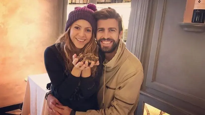 Shakira y su gesto más cursi: 'Pedí aterrizar un avión para darle un beso a Piqué'