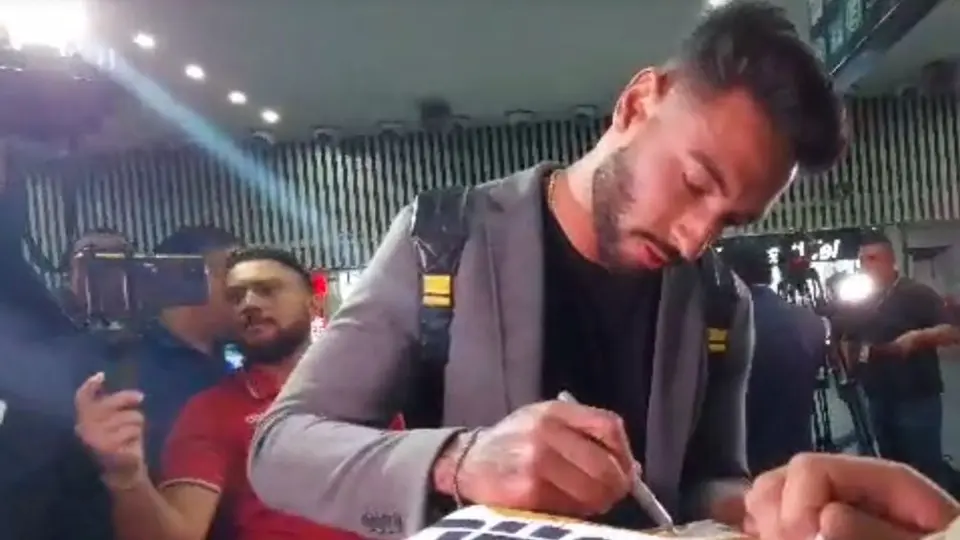 Nathan Silva llega a la CDMX para firmar con los Pumas