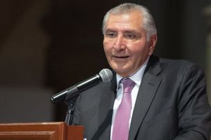 Coloca estudio a Adán Augusto López por encima de Ebrard