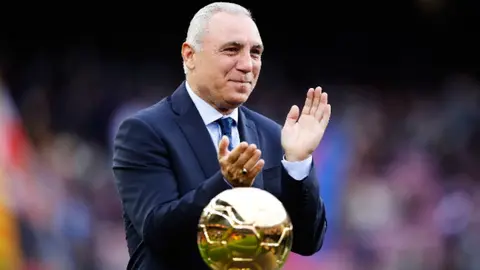 Hristo Stoichkov fue criticado por su participación como comentarista; lo tachan como 'antimadridista'