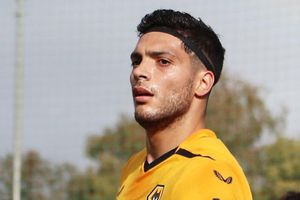 ¿Indirecta a los Wolves? Pareja de Jiménez publicó polémico mensaje por ausencia del 'mexa'