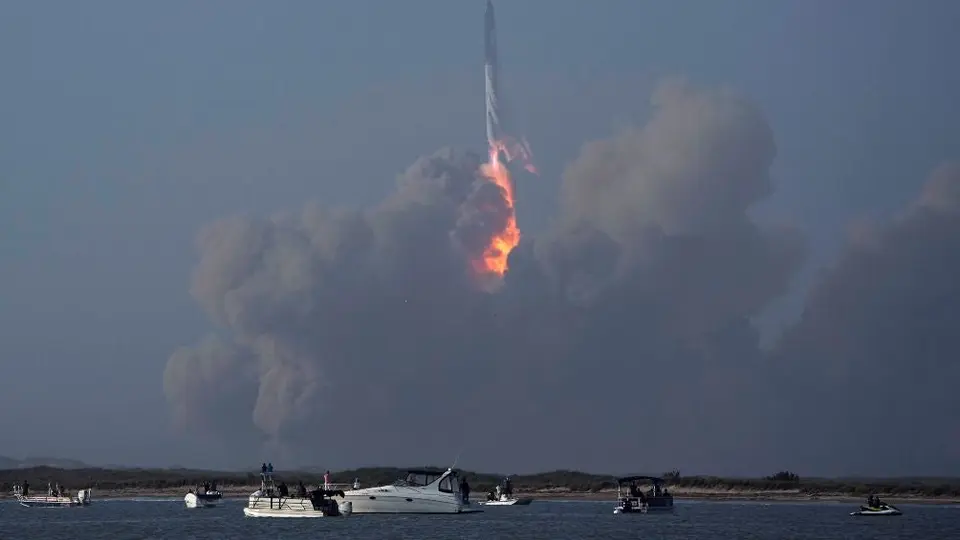 Starship de Space X, compañía de Elon Musk, explota en el aire durante el lanzamiento