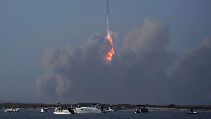 Starship de Space X, compañía de Elon Musk, explota en el aire durante el lanzamiento