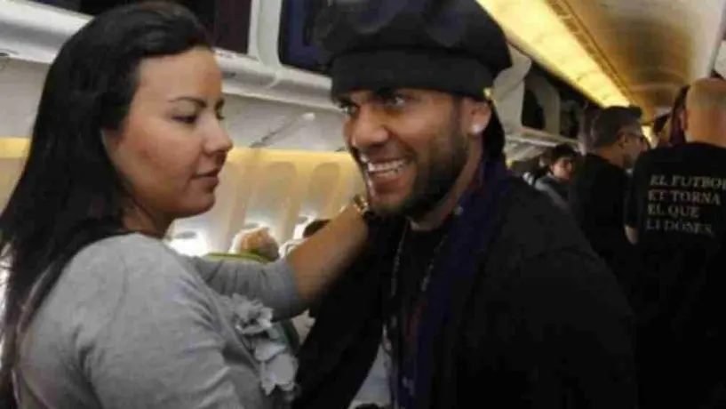 Dani Alves: Expareja lo defiende "No es un violador, ¿cómo está en prisión?"