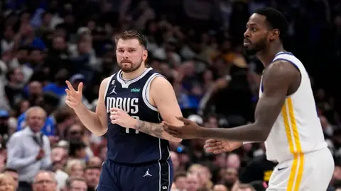 Multa la NBA con 35 mil dólares a Doncic por gesto a un oficial