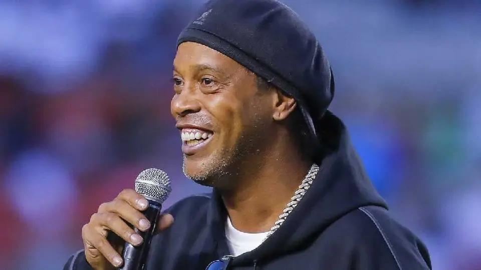 Querétaro: Ronaldinho abandonó el Corregidora al medio tiempo del partido