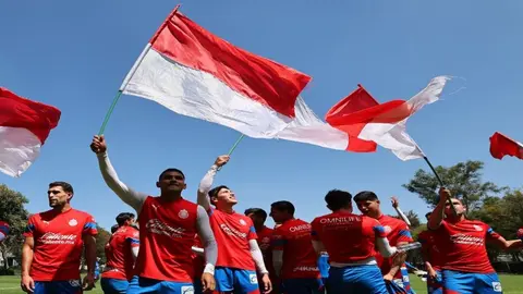 Chivas: Jugadores y aficionados 'calientan' Clásico Nacional con canto homofóbico
