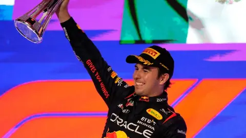 Checo Pérez: ¿Quién es el cantante favorito del piloto? Red Bull lo relevó en dinámica