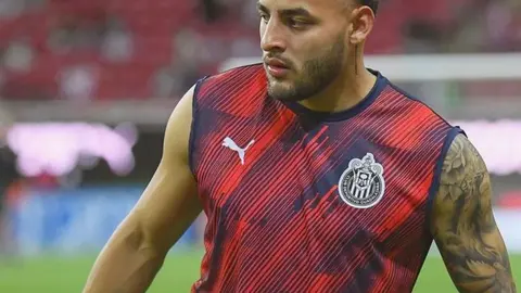 Alexis Vega presume nuevo tatuaje que cubre toda su espalda