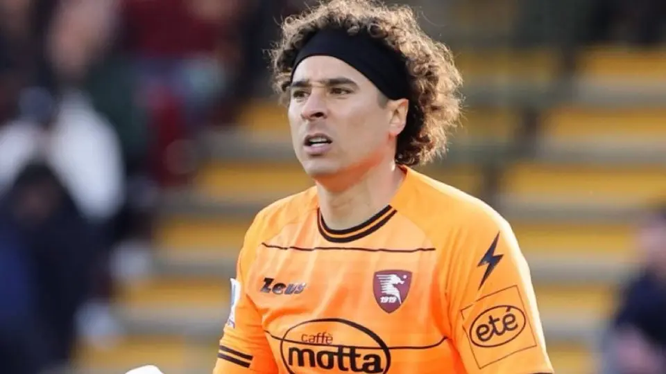 Guillermo Ochoa, 'héroe' ante el Inter en Serie A, fue ovacionado por la prensa