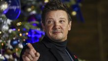 Jeremy Renner: Salió del hospital tras accidente