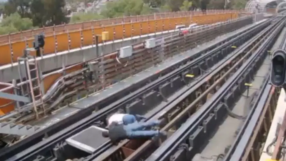 Metro CDMX: Trabajador pierde la vida al intentar cruzar las vías del metro