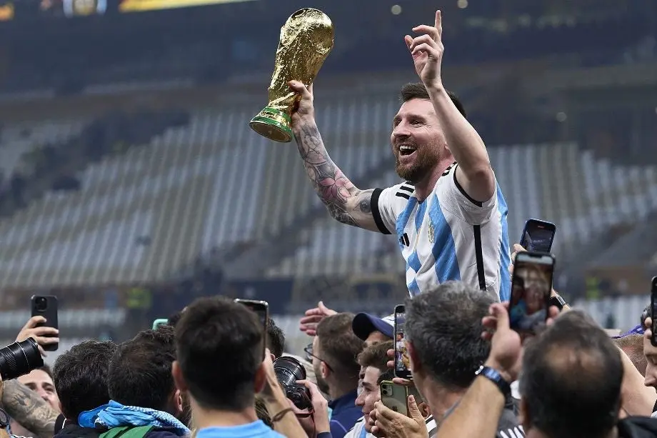 Lionel Messi regresa a Paris como Campeón del Mundo