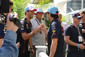 Eddie Jordan: "No hay forma de que Ricciardo haga lo mismo que Checo"