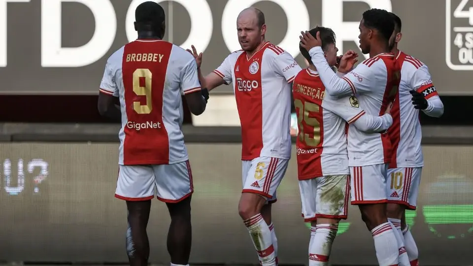 Eredivisie: Con Edson y Jorge Sánchez el Ajax empata a un gol ante el NEC